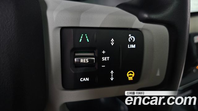 Land Rover Defender 90 D250 SE