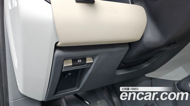 Land Rover Defender 90 D250 SE