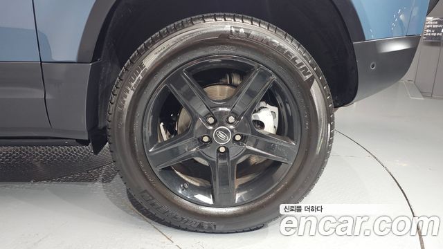 Land Rover Defender 90 D250 SE