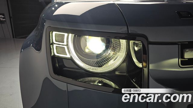 Land Rover Defender 90 D250 SE