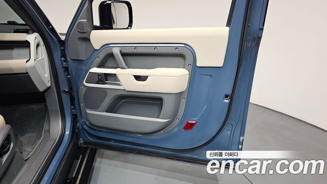 Land Rover Defender 90 D250 SE