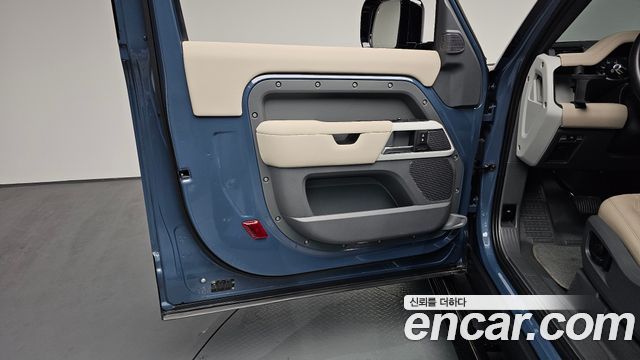 Land Rover Defender 90 D250 SE