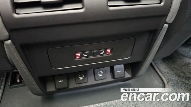 Land Rover Defender 90 D250 SE