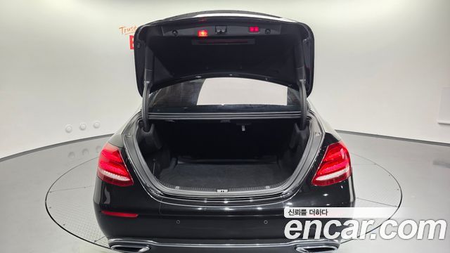 Mercedes-Benz E-Class E220d Avantgarde