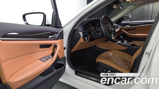 BMW 5-Series 520i Luxury