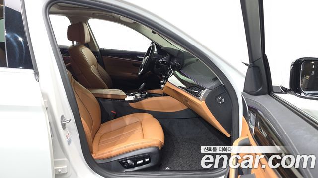 BMW 5-Series 520i Luxury
