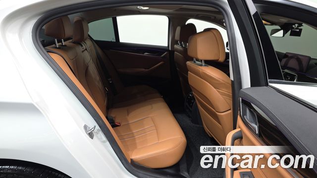 BMW 5-Series 520i Luxury