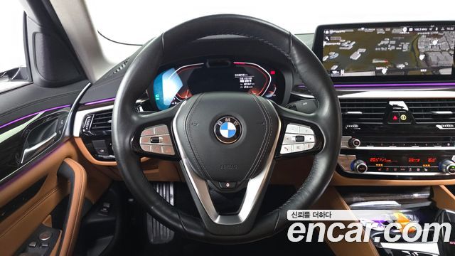 BMW 5-Series 520i Luxury