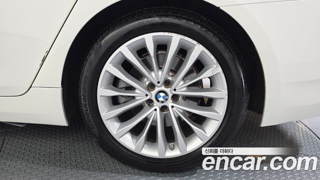 BMW 5-Series 520i Luxury