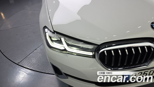 BMW 5-Series 520i Luxury