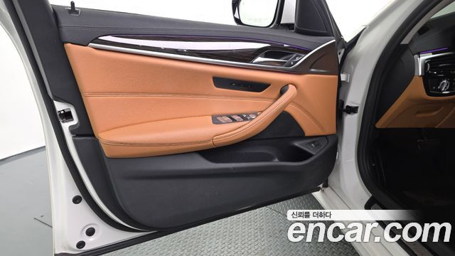 BMW 5-Series 520i Luxury