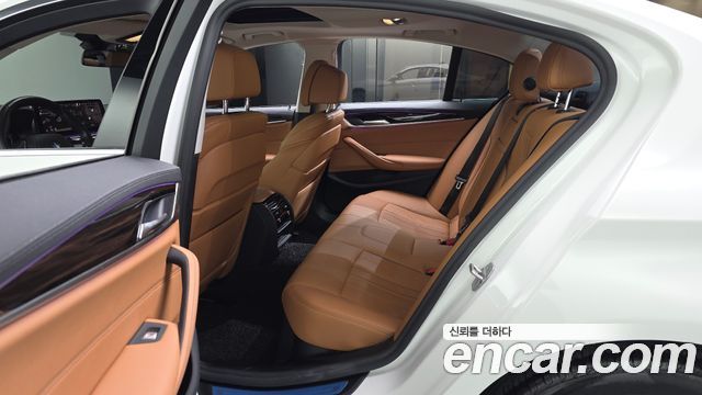 BMW 5-Series 520i Luxury