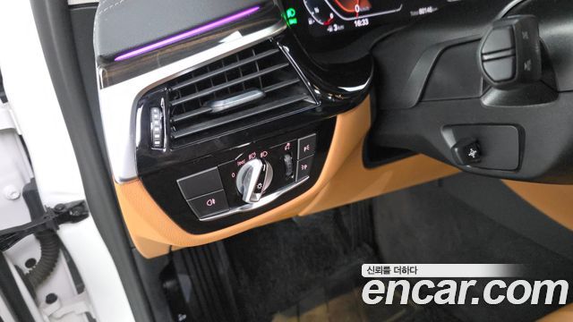 BMW 5-Series 520i Luxury