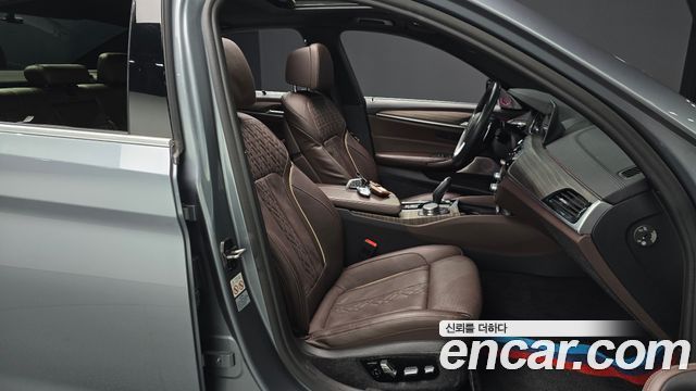 BMW 5-Series 530i M Sport Package Plus