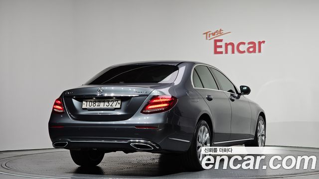 Mercedes-Benz E-Class E300 4MATIC Exclusive