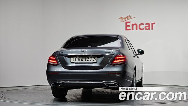 Mercedes-Benz E-Class E300 4MATIC Exclusive