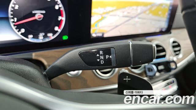 Mercedes-Benz E-Class E300 4MATIC Exclusive