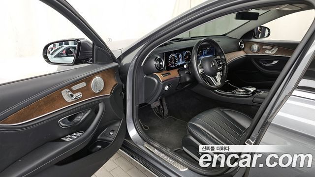 Mercedes-Benz E-Class E300 4MATIC Exclusive