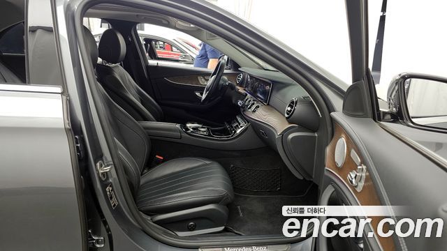 Mercedes-Benz E-Class E300 4MATIC Exclusive