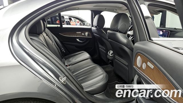 Mercedes-Benz E-Class E300 4MATIC Exclusive
