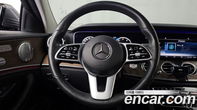 Mercedes-Benz E-Class E300 4MATIC Exclusive