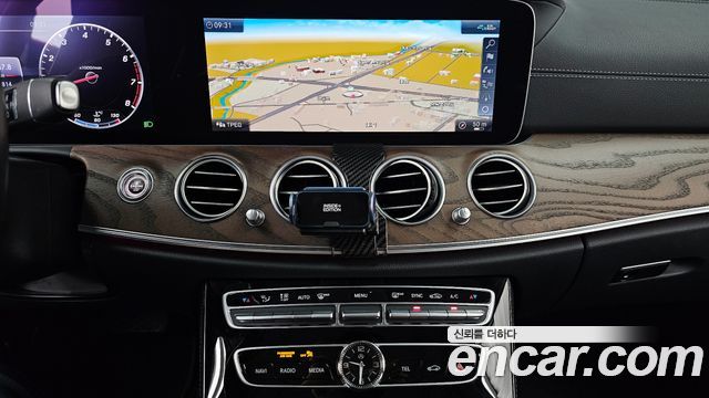 Mercedes-Benz E-Class E300 4MATIC Exclusive
