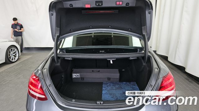 Mercedes-Benz E-Class E300 4MATIC Exclusive