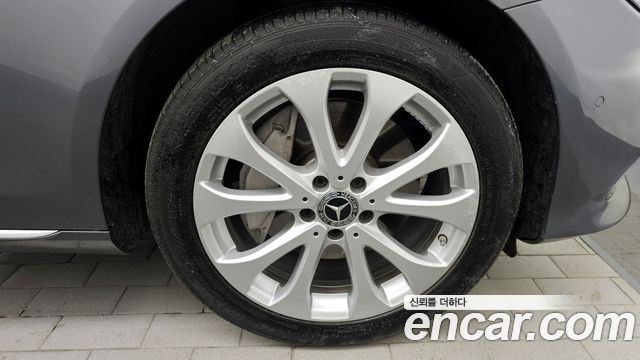 Mercedes-Benz E-Class E300 4MATIC Exclusive