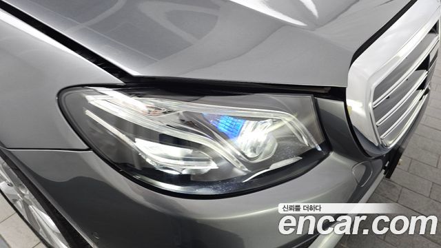Mercedes-Benz E-Class E300 4MATIC Exclusive