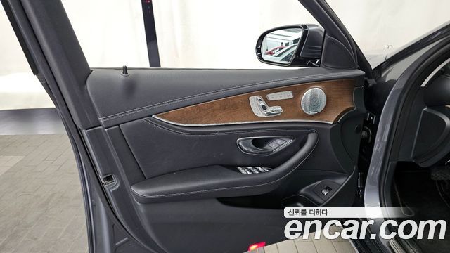 Mercedes-Benz E-Class E300 4MATIC Exclusive