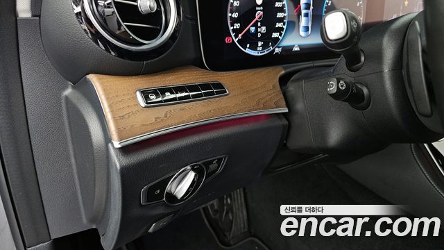 Mercedes-Benz E-Class E300 4MATIC Exclusive
