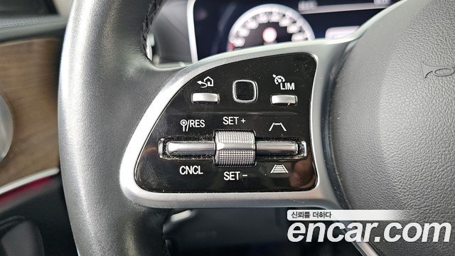 Mercedes-Benz E-Class E300 4MATIC Exclusive