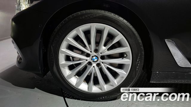 BMW 5-Series 530i xDrive Luxury Plus