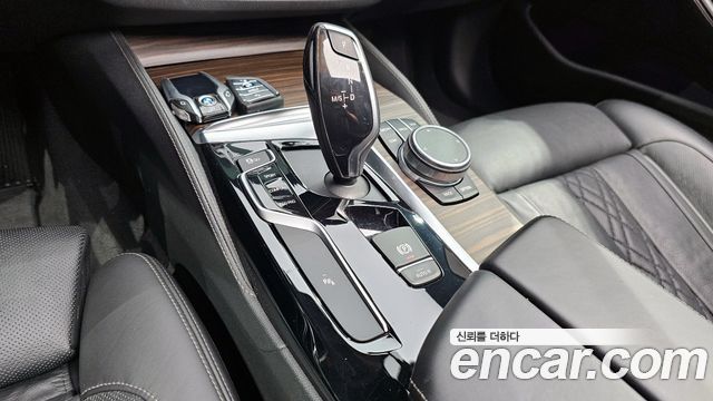 BMW 5-Series 530i xDrive Luxury Plus