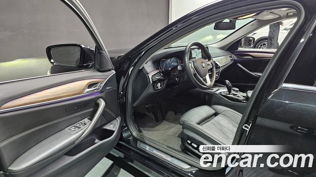 BMW 5-Series 530i xDrive Luxury Plus