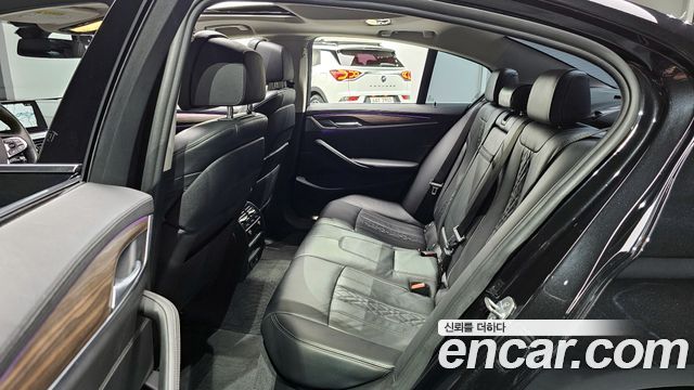 BMW 5-Series 530i xDrive Luxury Plus