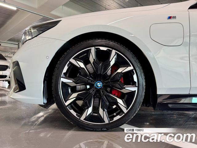 BMW 5-Series 550e xDrive M Sport Pro