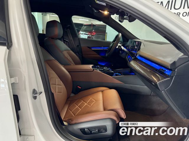 BMW 5-Series 550e xDrive M Sport Pro