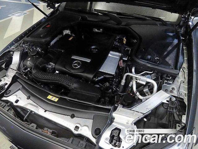 Mercedes-Benz E-Class E300 4MATIC Avnatgarde