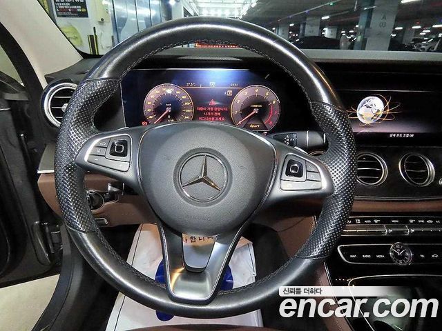 Mercedes-Benz E-Class E300 4MATIC Avnatgarde