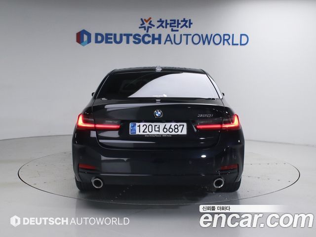 BMW 3-Series 320i