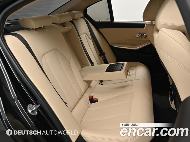 BMW 3-Series 320i