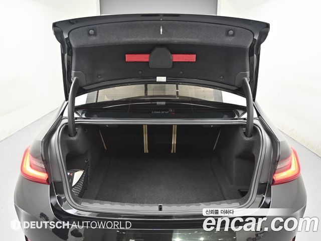 BMW 3-Series 320i
