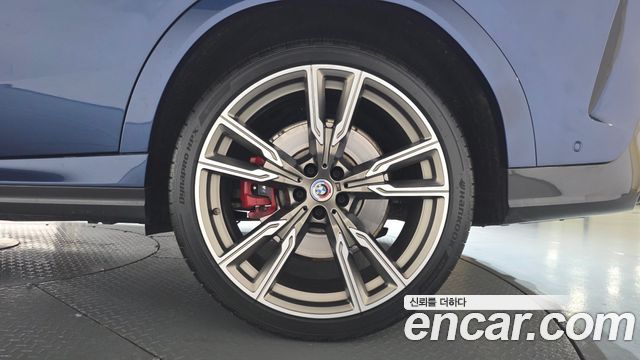 BMW X6 M50i