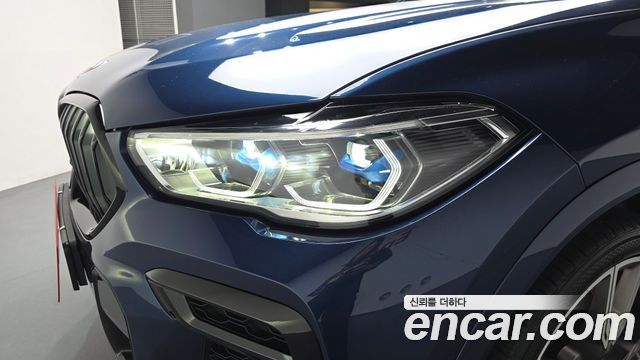 BMW X6 M50i