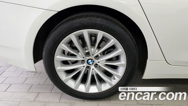 BMW 5-Series 520i Luxury