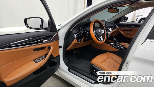 BMW 5-Series 520i Luxury