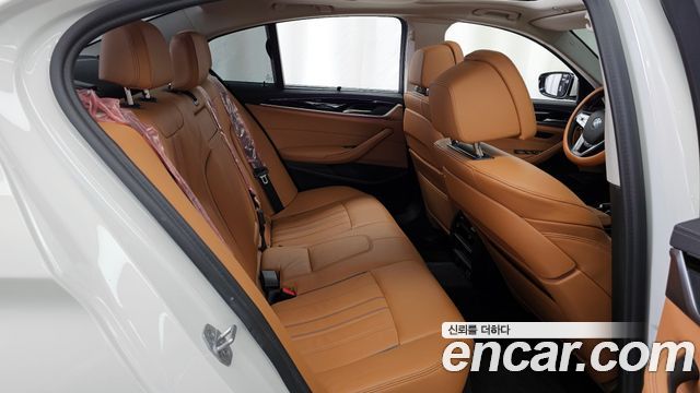 BMW 5-Series 520i Luxury