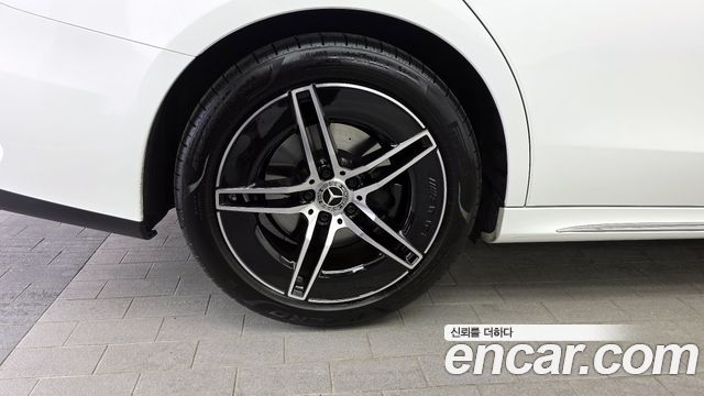 Mercedes-Benz E-Class E300 4MATIC AMG Line