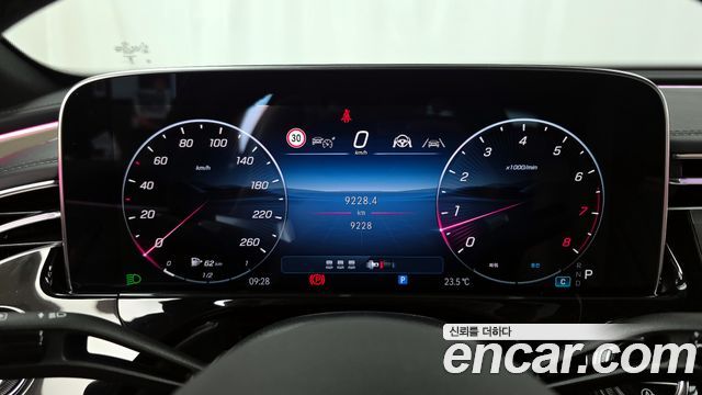 Mercedes-Benz E-Class E300 4MATIC AMG Line